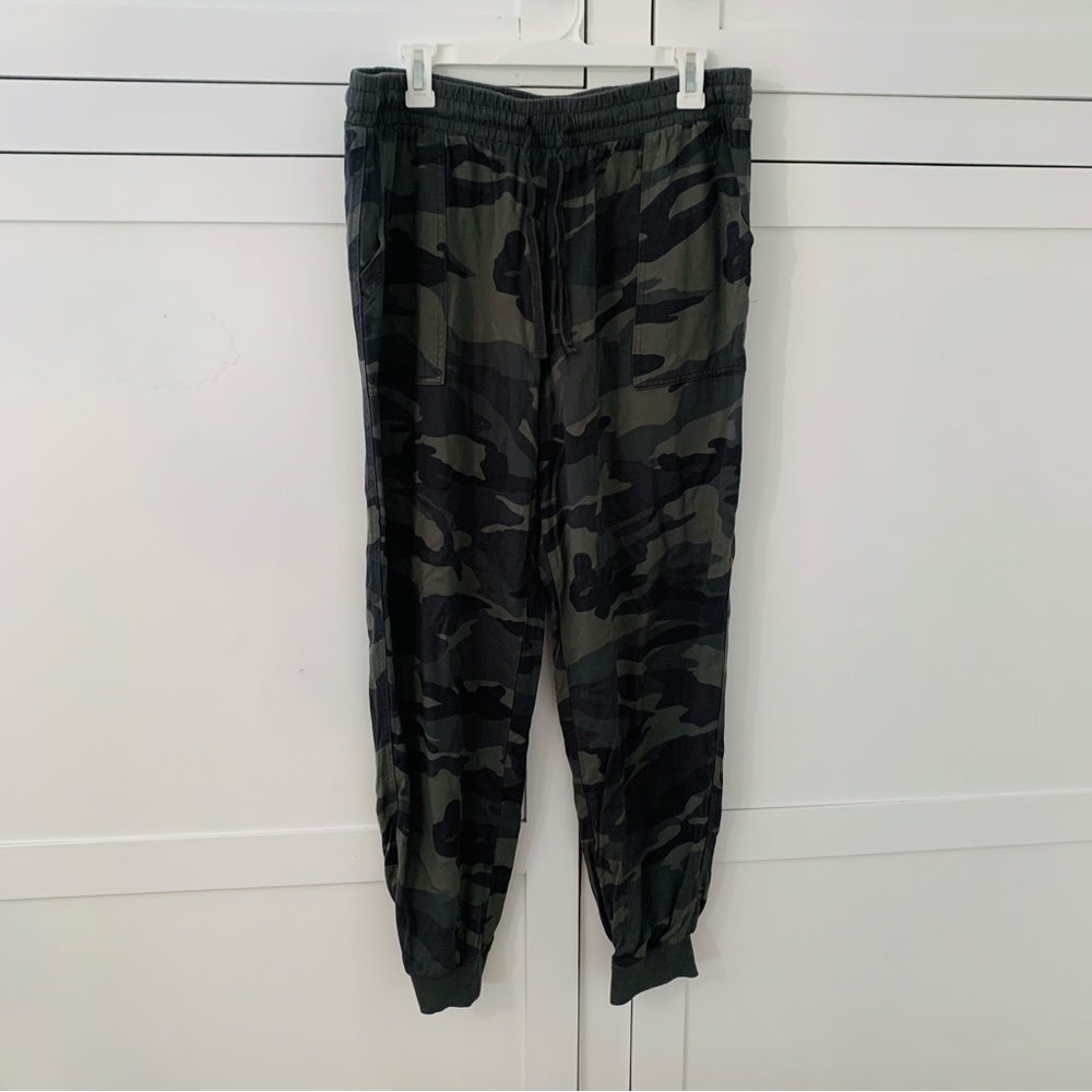 Splendid Green Camo Joggers Size Medium XL